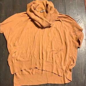 Quarter sleeve, loose turtle neck